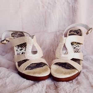 ¤ Gianni Bini Snake Print Embossed Heels